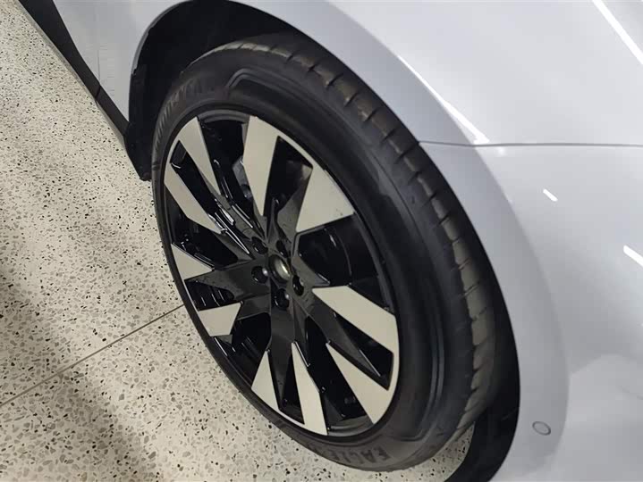 Polestar 4 2023 2023款 单电机标准续航PLUS