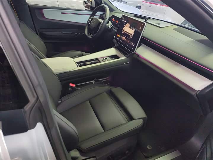 Polestar 4 2023 2023款 单电机标准续航PLUS