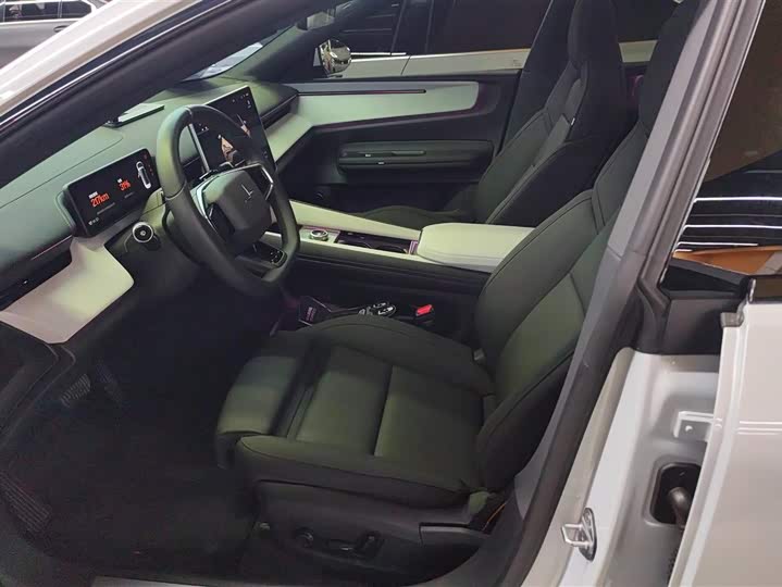 Polestar 4 2023 2023款 单电机标准续航PLUS