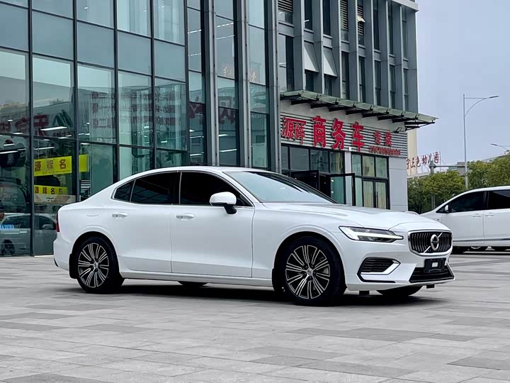 Volvo S60 Hybrid 2022 2022款 改款 T8 E驱混动 四驱智逸豪华版