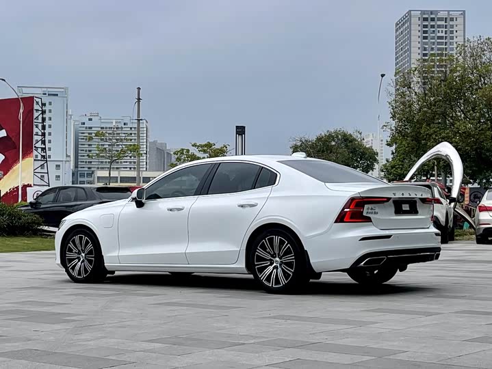 Volvo S60 Hybrid 2022 2022款 改款 T8 E驱混动 四驱智逸豪华版