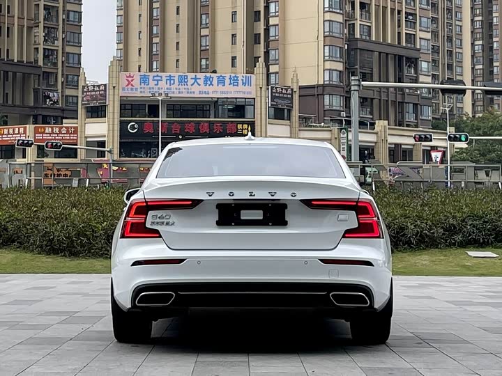 Volvo S60 Hybrid 2022 2022款 改款 T8 E驱混动 四驱智逸豪华版