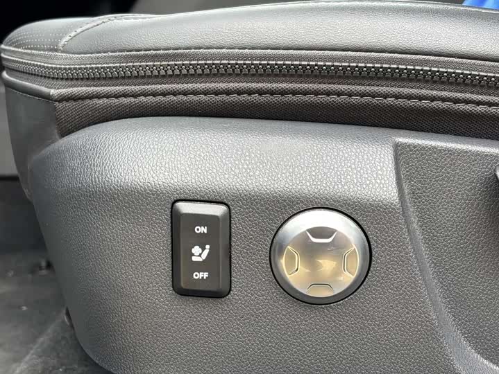 Hongqi E-QM5 2024 2024款 450km 出行版