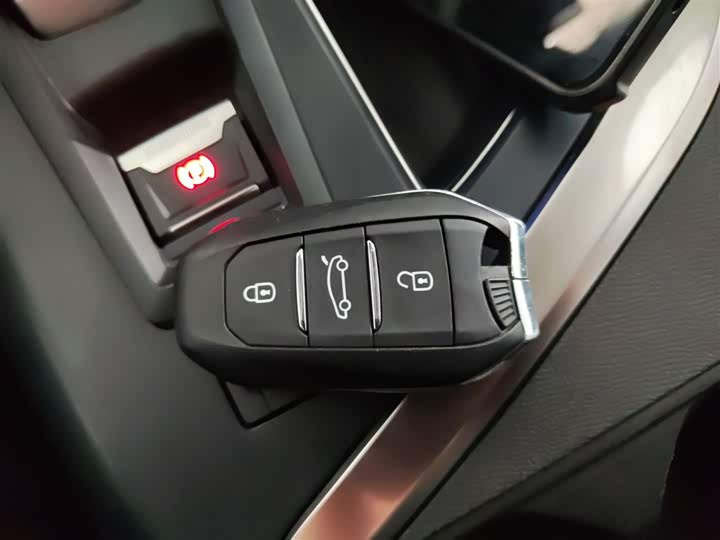 Peugeot 5008 2023 2023款 400THP 挚爱满座版 7座