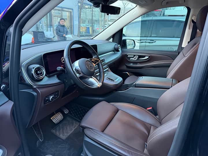 Mercedes-Benz V-Class 2024 2024款 V 300 L 长轴距尊贵版