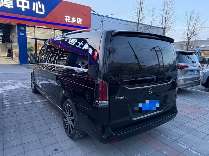 Mercedes-Benz V-Class 2024 2024款 V 300 L 长轴距尊贵版