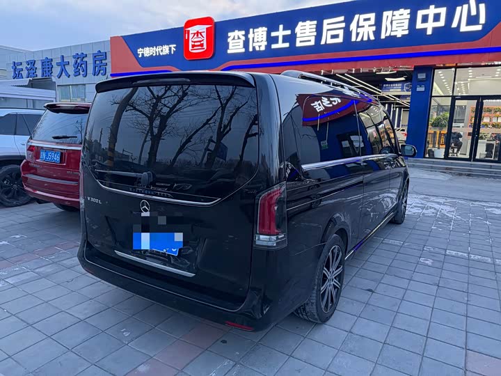 Mercedes-Benz V-Class 2024 2024款 V 300 L 长轴距尊贵版