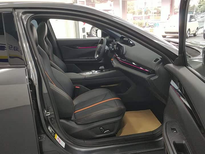 Changan UNI-V 2024 2024款 1.5T 尊贵型