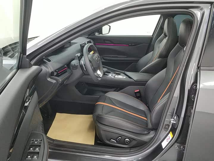 Changan UNI-V 2024 2024款 1.5T 尊贵型