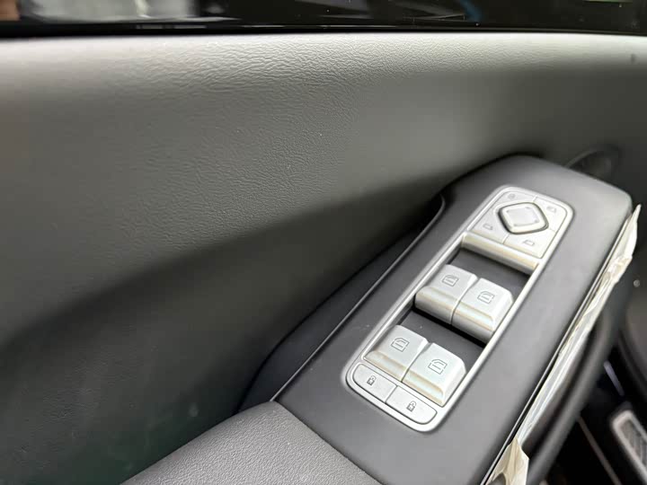 Hongqi H9 2025 2025款 2.0T 两驱旗畅豪华商务版 5座