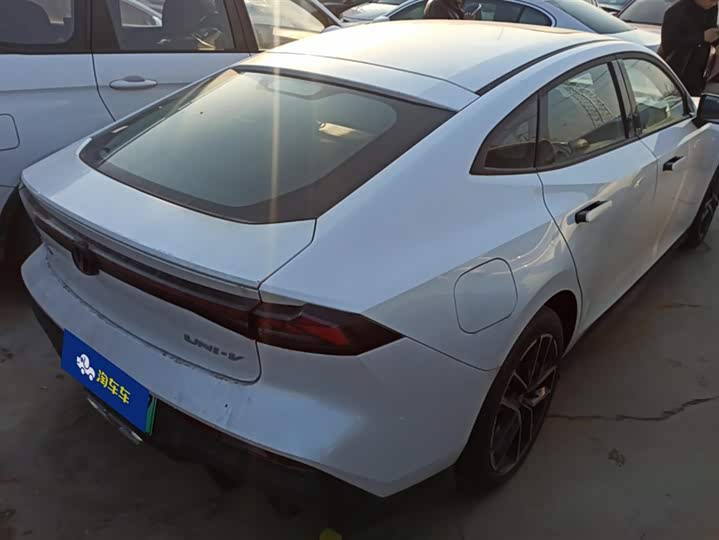 Changan UNI-V Hybrid 2024 2024款 蓝鲸智电iDD 136km 智酷型