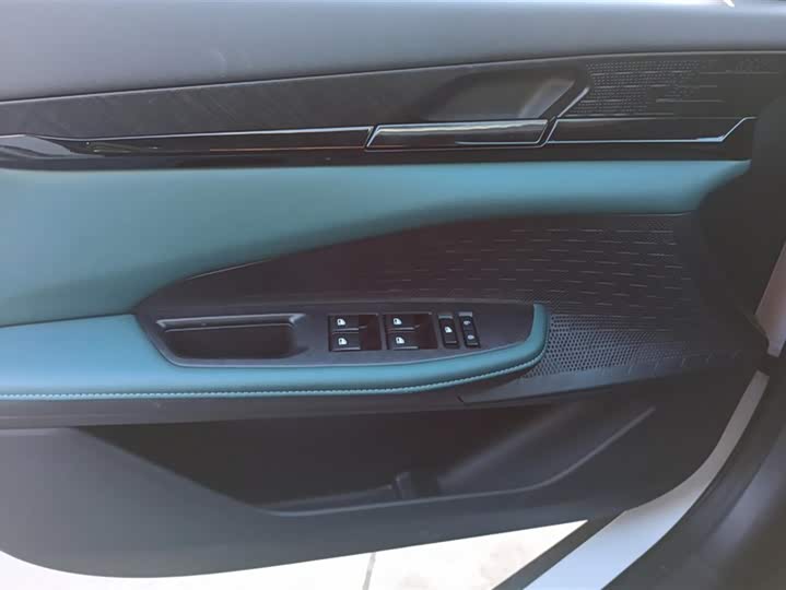 Changan UNI-V Hybrid 2024 2024款 蓝鲸智电iDD 136km 智酷型