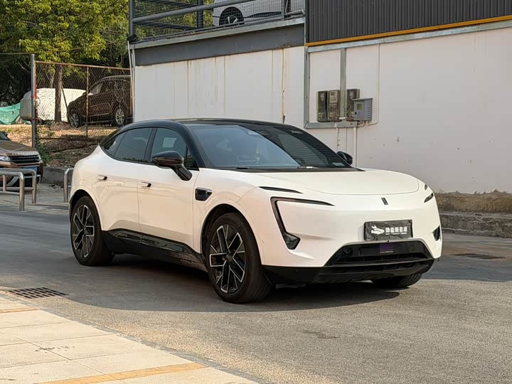 Avatr 11 2023 2023款 鸿蒙 90度 四驱版