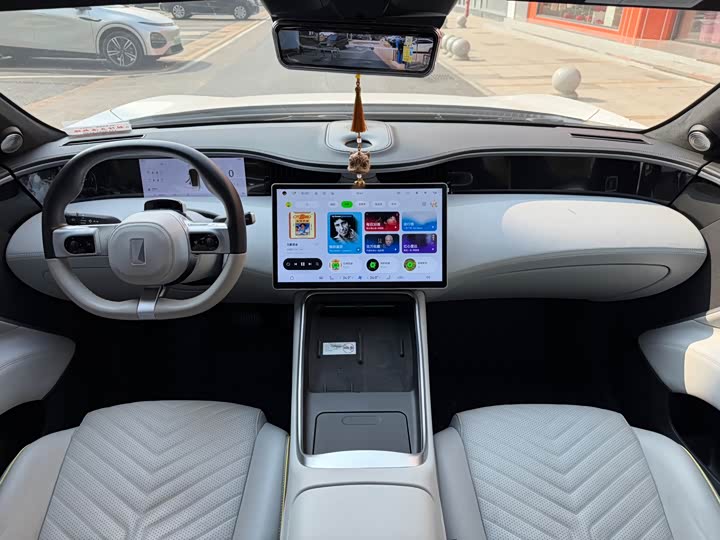 Avatr 11 2023 2023款 鸿蒙 90度 四驱版