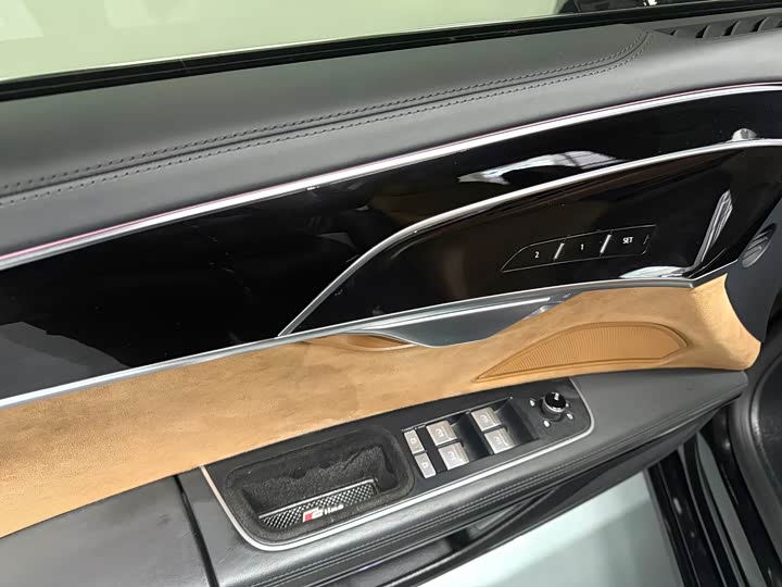 Audi A8 Hybrid 2022 2022款 A8L 60 TFSIe quattro 典藏版