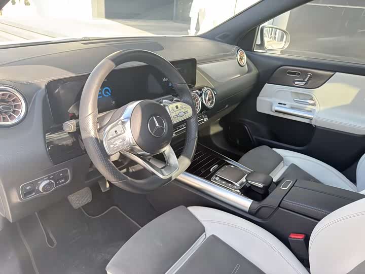Mercedes-Benz EQA 2022 2022款 EQA 300 4MATIC 首发特别版