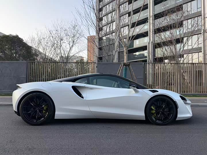 McLaren Artura 2023 2023款 3.0T Hybrid 标准型