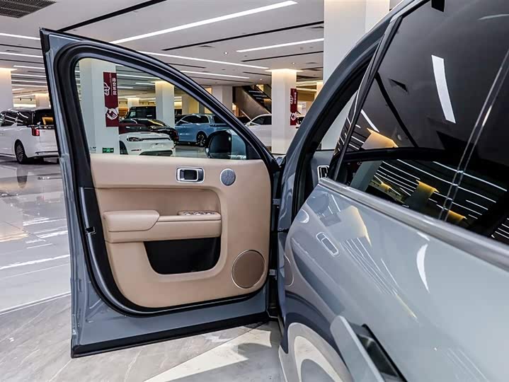 LiXiang L8 2025 2025款 Pro 智能焕新版