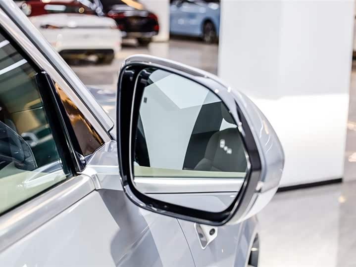 LiXiang L8 2025 2025款 Pro 智能焕新版