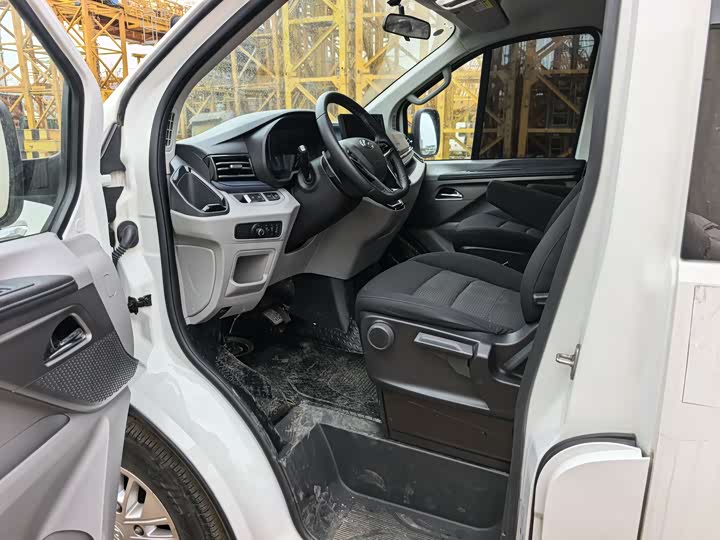 Maxus V70 2023 2023款 2.0T 精英版 自动长轴低顶 6/7座