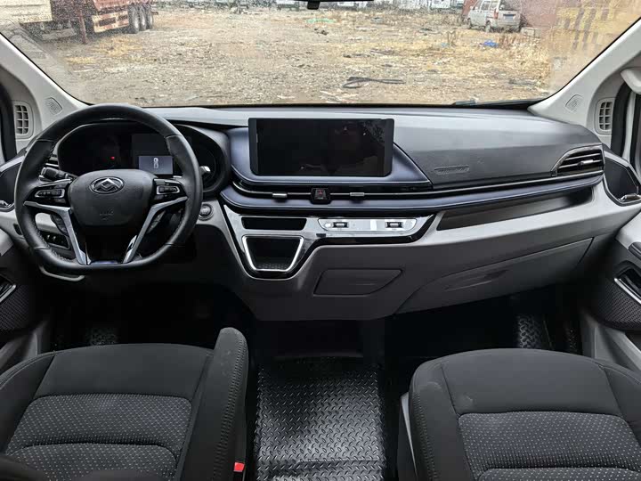 Maxus V70 2023 2023款 2.0T 精英版 自动长轴低顶 6/7座