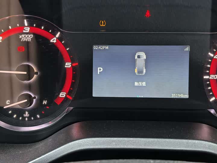 Maxus V70 2023 2023款 2.0T 精英版 自动长轴低顶 6/7座