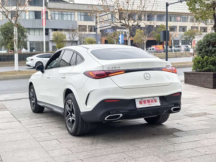 Mercedes-Benz GLC-Class Coupe 2025 2025款 改款 GLC 260 4MATIC 轿跑SUV