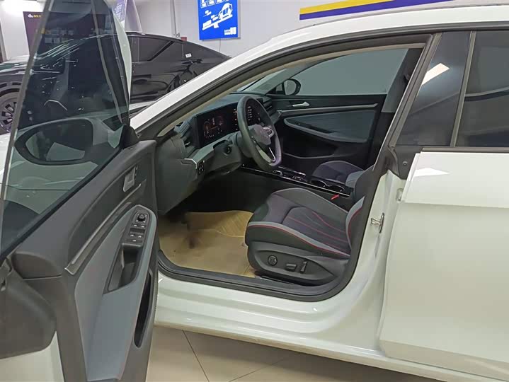 Volkswagen Lamando L 2025 2025款 凌渡L 280TSI DSG炫辣版