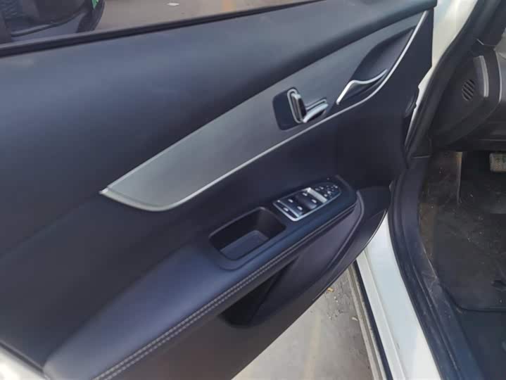 BYD Song Max 2021 2021款 升级版 1.5T 自动尊贵型 6座