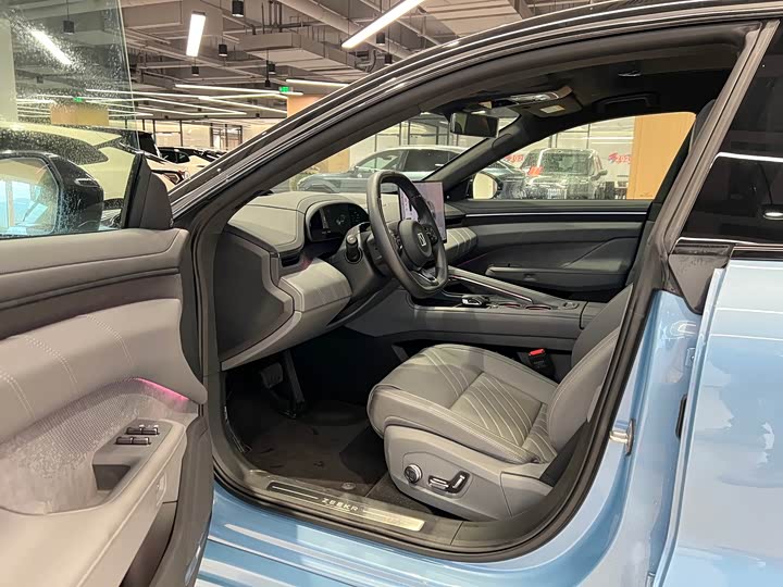 Zeekr 001 2025 2025款 YOU版 100kWh 四驱