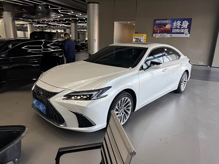 Lexus ES 2025 2025款 300h 臻享版