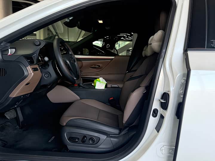 Lexus ES 2025 2025款 300h 臻享版