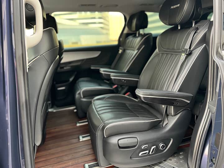 Roewe iMax 8 2022 2022款 400TGI 尊荣版