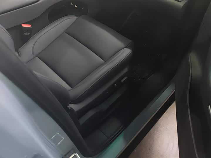 Leapmotor C16 2026 2026款 增程 280激光雷达智尊版 6座