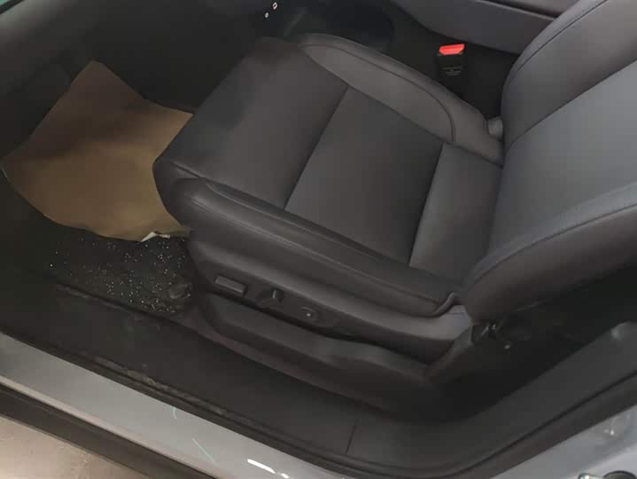 Leapmotor C16 2026 2026款 增程 280激光雷达智尊版 6座