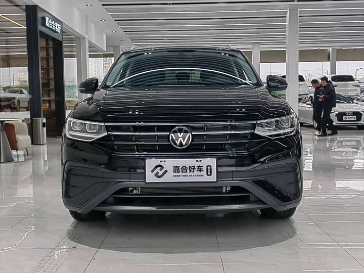 Volkswagen Tiguan L Pro 2025 2025款 出众款 300TSI 自动两驱龙腾版