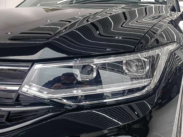 Volkswagen Tiguan L Pro 2025 2025款 出众款 300TSI 自动两驱龙腾版