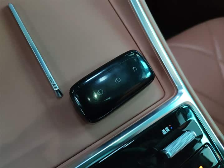 Geely Galaxy L6 2025 2025款 EM-i 140km 探索+版