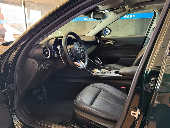 Alfa Romeo Giulia 2021 2021款 2.0T 280HP 豪华运动版