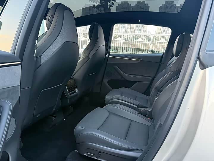 Tesla Model Y 2025 2025款 长续航全轮驱动版