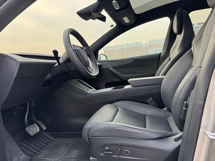 Tesla Model Y 2025 2025款 长续航全轮驱动版