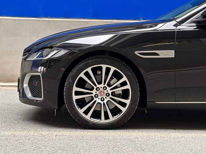 Jaguar XF L 2024 2024款 2.0T P250 两驱尊享豪华版