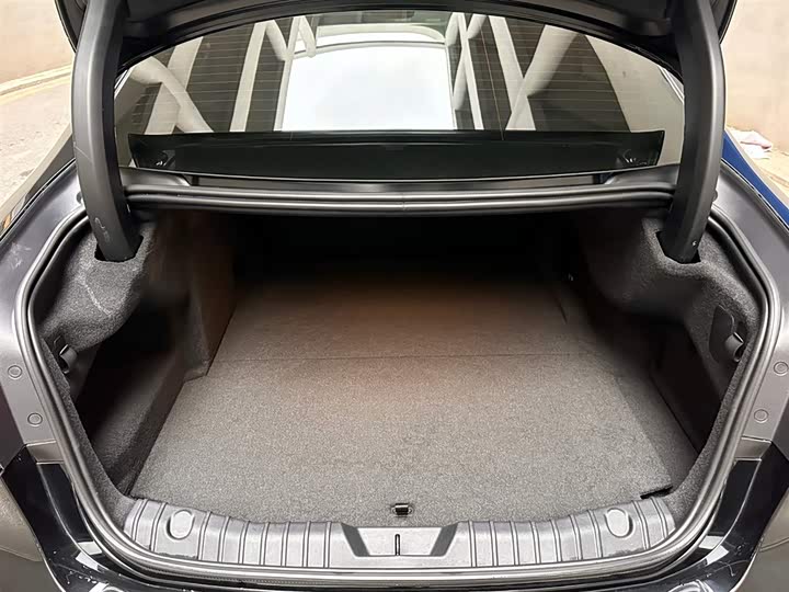 Jaguar XF L 2024 2024款 2.0T P250 两驱尊享豪华版