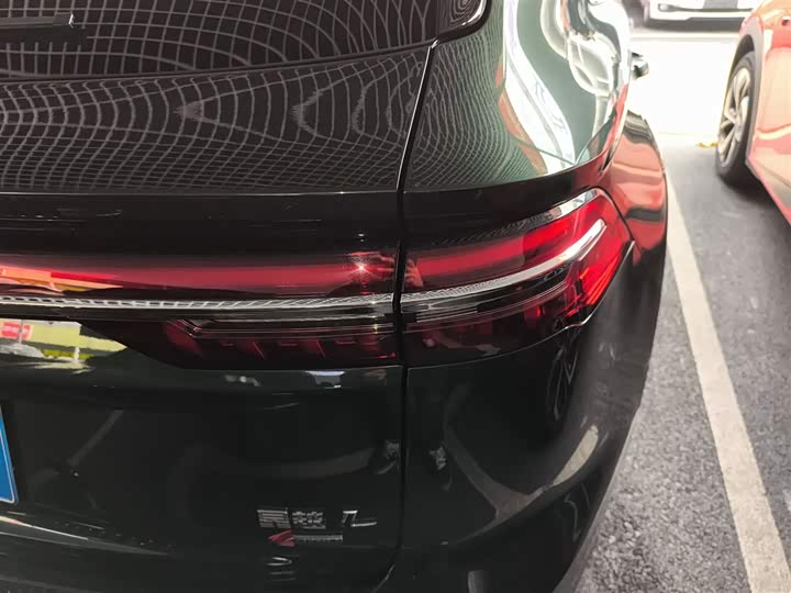 Geely Monjaro 2025 2025款 东方曜 2.0TD 自动四驱望月版