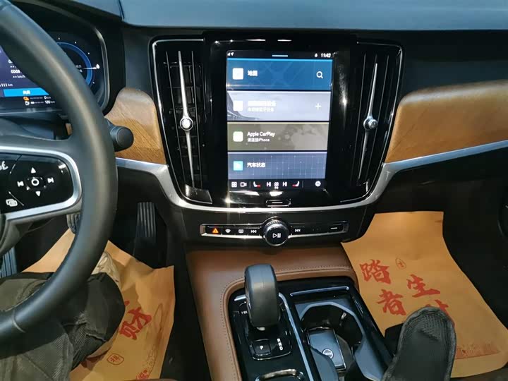 Volvo S90 Hybrid 2024 2024款 插电式混动 四驱长续航智逸豪华版