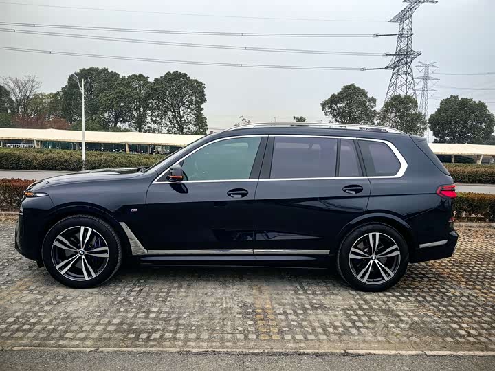 BMW X7 2023 2023款 xDrive40i 尊享型M运动套装