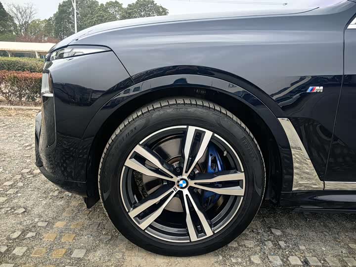 BMW X7 2023 2023款 xDrive40i 尊享型M运动套装