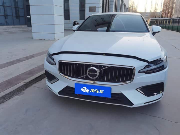 Volvo S60 2025 2025款 B4 智逸豪华版