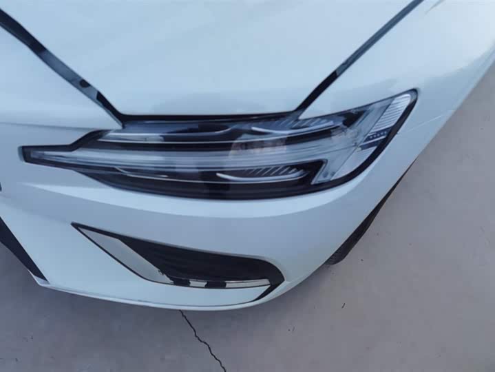 Volvo S60 2025 2025款 B4 智逸豪华版