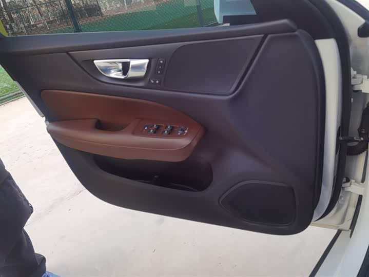 Volvo S60 2025 2025款 B4 智逸豪华版